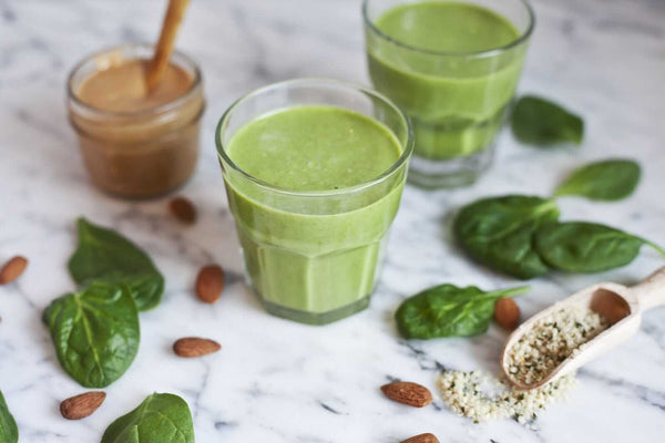 Creamy Green Smoothie with Spinach, Banana and Almond Butter - Drink Recipe